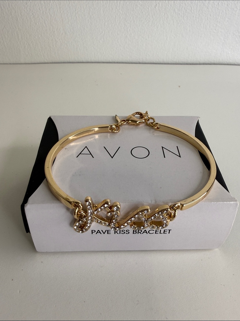 Avon Pave Kiss Bracelet - gold tone